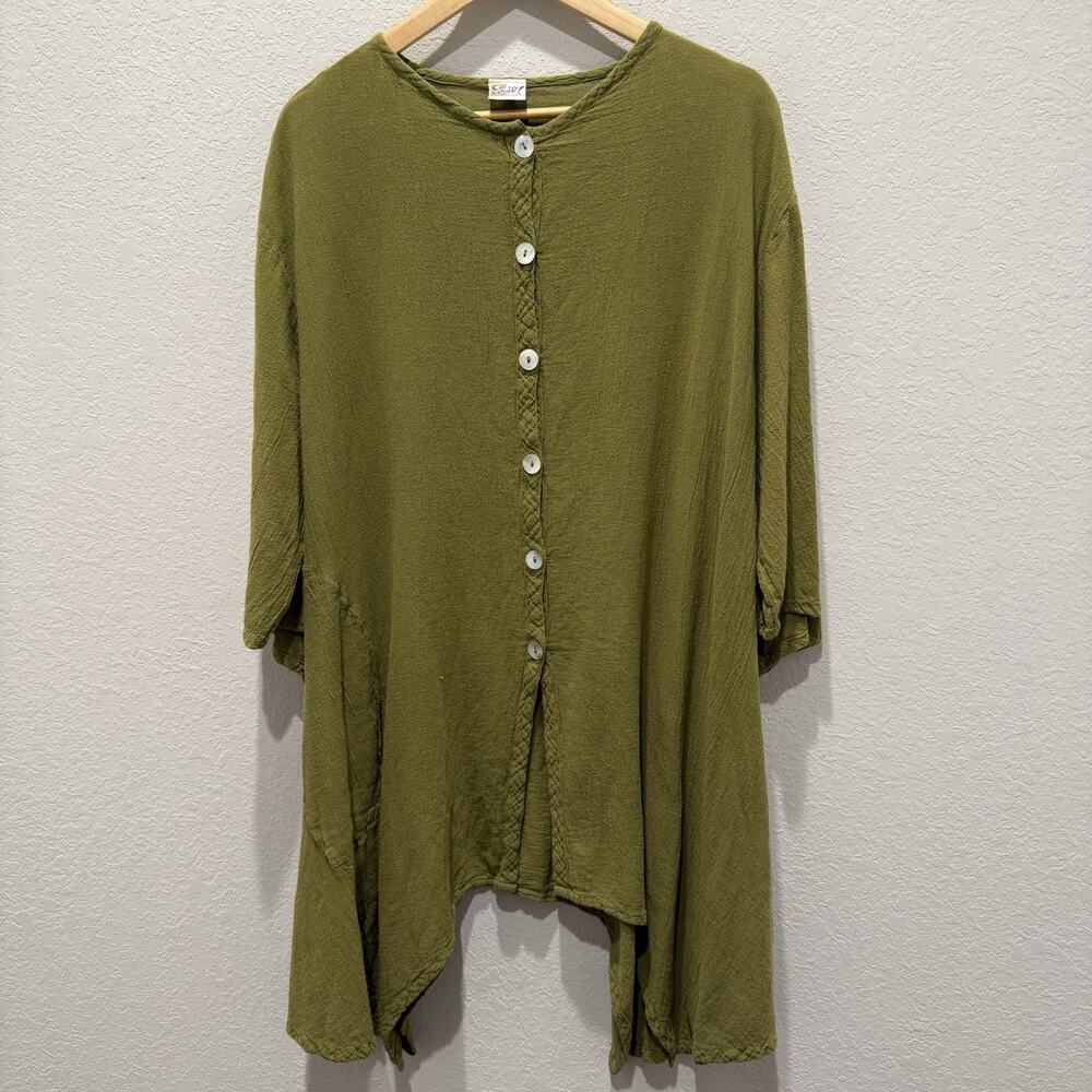 Oh My Gaze Asymmetrical Green Womens Blouse Silver Shell Like Button Size 2